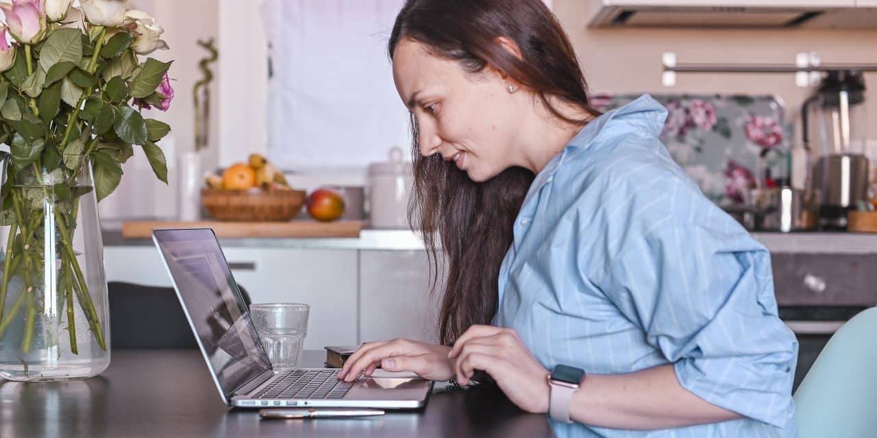 7 Flexible Side Hustles for Moms That Can Help You Earn as Much as $50 per Hour